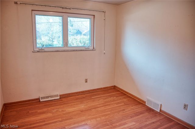 333 E Ridgewood Drive, Seven Hills, OH 44131