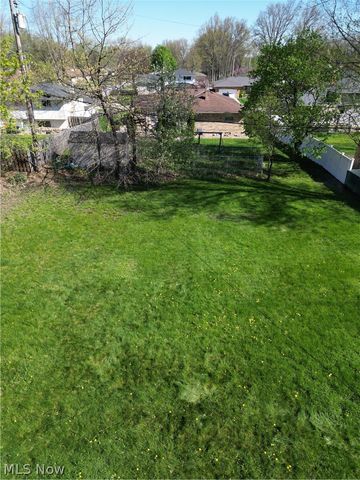 333 E Ridgewood Drive, Seven Hills, OH 44131