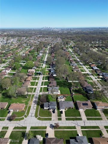 333 E Ridgewood Drive, Seven Hills, OH 44131