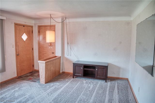 333 E Ridgewood Drive, Seven Hills, OH 44131