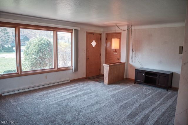 333 E Ridgewood Drive, Seven Hills, OH 44131