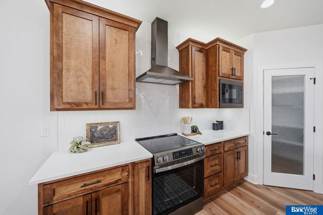 9401 Delano Drive, Lincoln, NE 68516