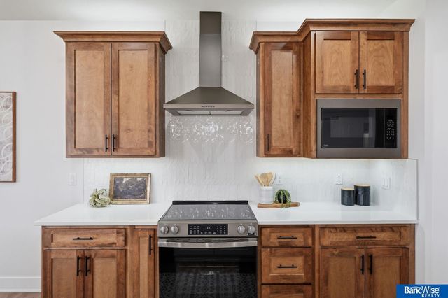 9401 Delano Drive, Lincoln, NE 68516