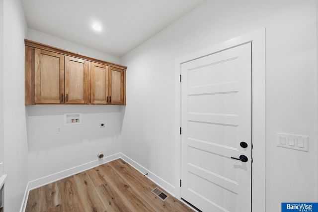 9401 Delano Drive, Lincoln, NE 68516