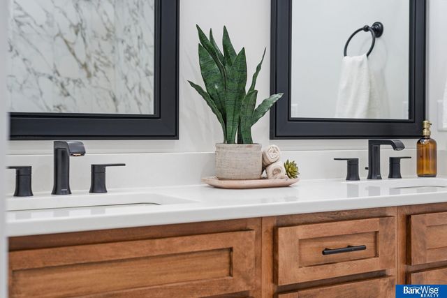 9401 Delano Drive, Lincoln, NE 68516