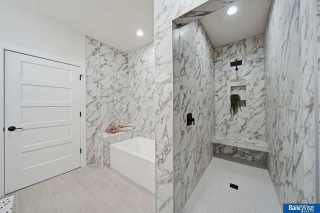 9401 Delano Drive, Lincoln, NE 68516