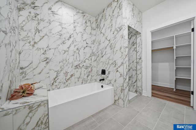 9401 Delano Drive, Lincoln, NE 68516