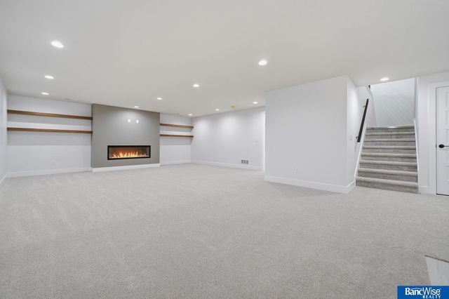 9401 Delano Drive, Lincoln, NE 68516