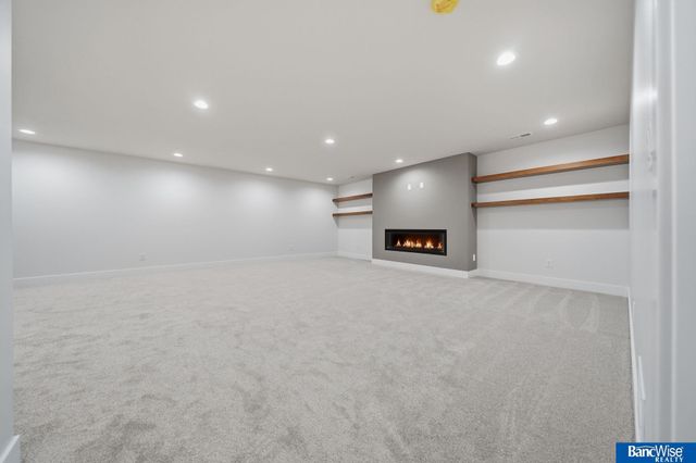 9401 Delano Drive, Lincoln, NE 68516