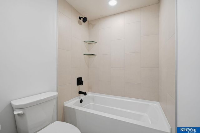 9401 Delano Drive, Lincoln, NE 68516