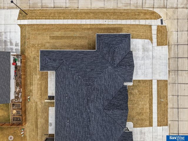 9401 Delano Drive, Lincoln, NE 68516