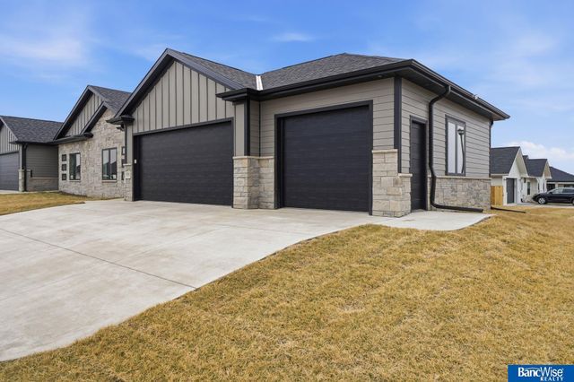 9401 Delano Drive, Lincoln, NE 68516