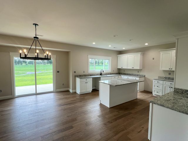 512 Cliffside Drive, Russell Springs, KY 42642
