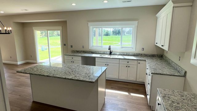 512 Cliffside Drive, Russell Springs, KY 42642