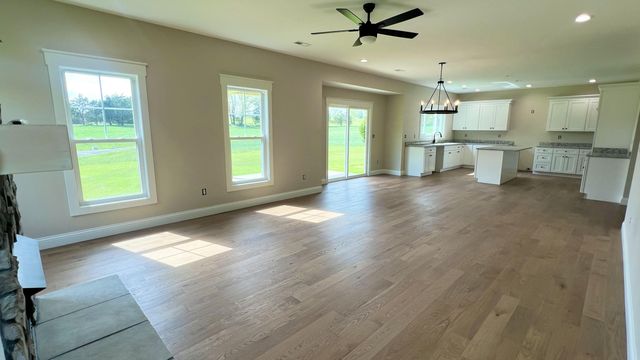 512 Cliffside Drive, Russell Springs, KY 42642