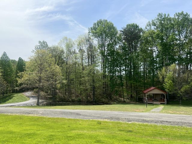512 Cliffside Drive, Russell Springs, KY 42642