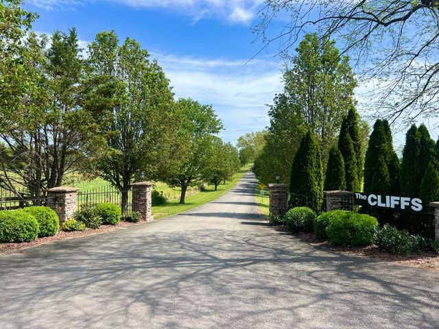 512 Cliffside Drive, Russell Springs, KY 42642