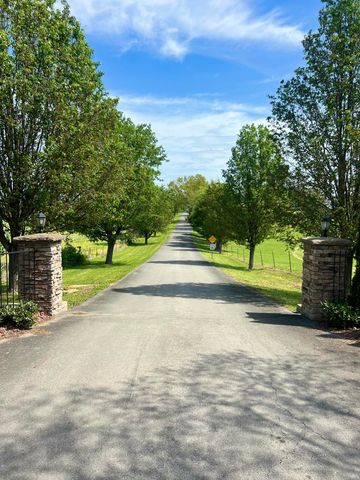 512 Cliffside Drive, Russell Springs, KY 42642