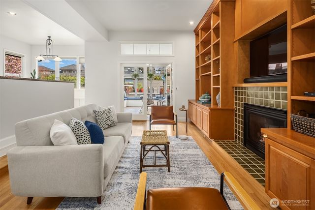 928 17th Avenue E, Seattle, WA 98112