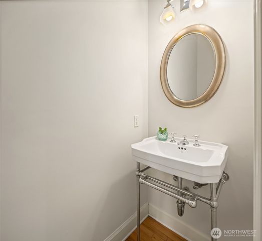 928 17th Avenue E, Seattle, WA 98112