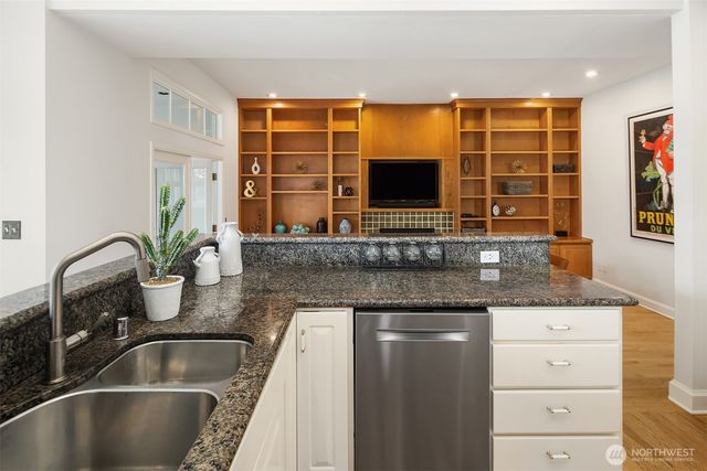 928 17th Avenue E, Seattle, WA 98112