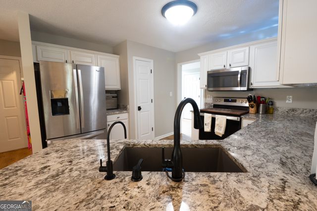 95 Crescent Circle, Newnan, GA 30265