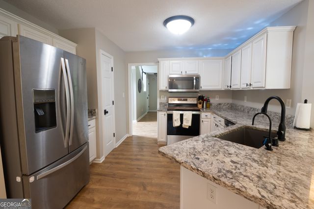 95 Crescent Circle, Newnan, GA 30265