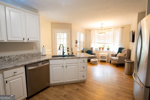 95 Crescent Circle, Newnan, GA 30265