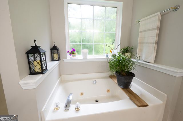 95 Crescent Circle, Newnan, GA 30265
