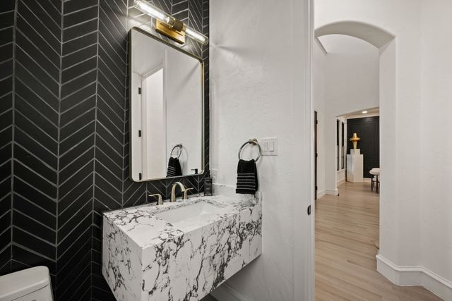 320 W Highland Street, Southlake, TX 76092