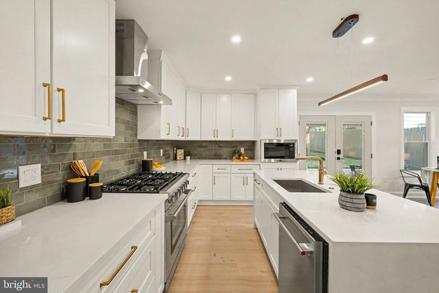 2613 NEWTON ST NE, Washington, DC 20018