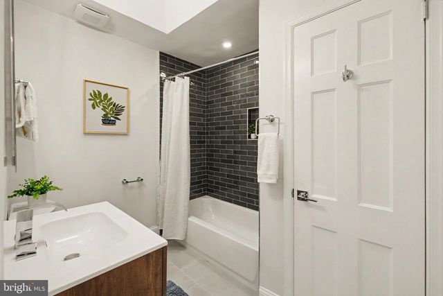 2613 NEWTON ST NE, Washington, DC 20018