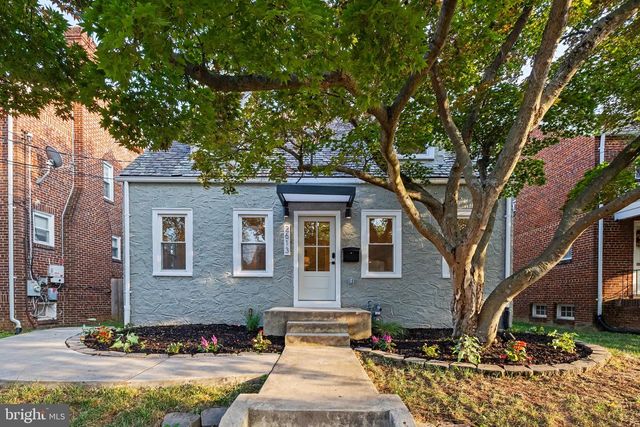2613 NEWTON ST NE, Washington, DC 20018
