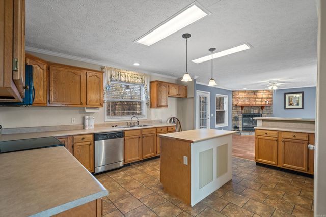 166 Loyd Lane, Hot Springs, AR 71913