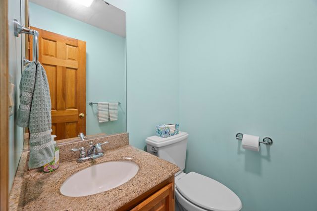 19 Highland Road, Kensington, NH 03833