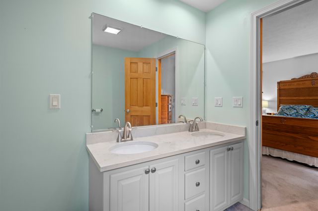 19 Highland Road, Kensington, NH 03833