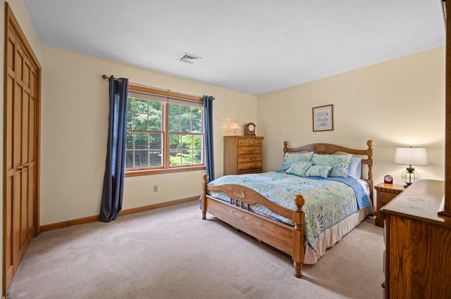 19 Highland Road, Kensington, NH 03833