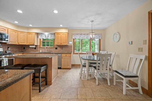 19 Highland Road, Kensington, NH 03833
