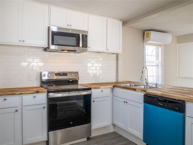 1715 SW E Avenue, Lawton, OK 73501