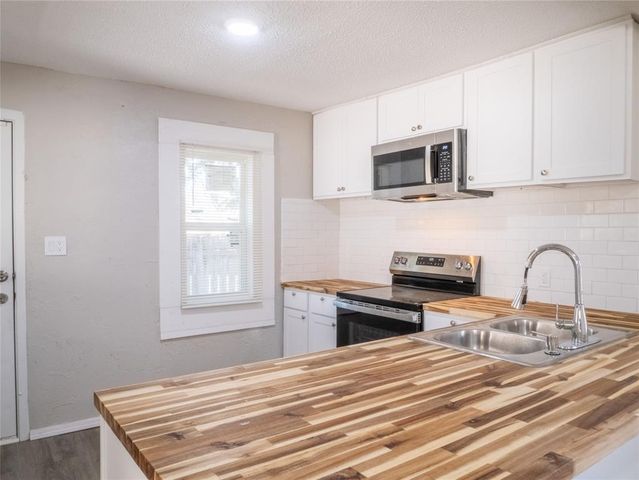 1715 SW E Avenue, Lawton, OK 73501