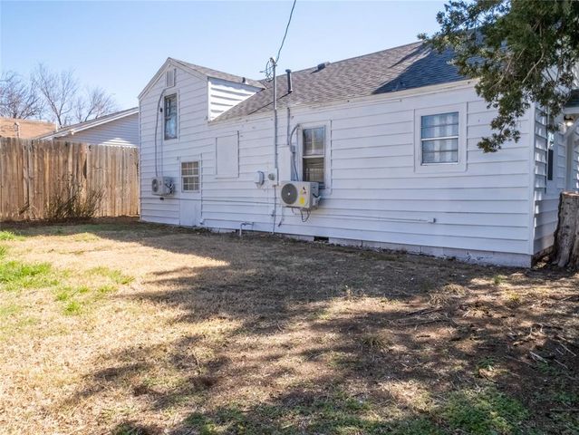 1715 SW E Avenue, Lawton, OK 73501