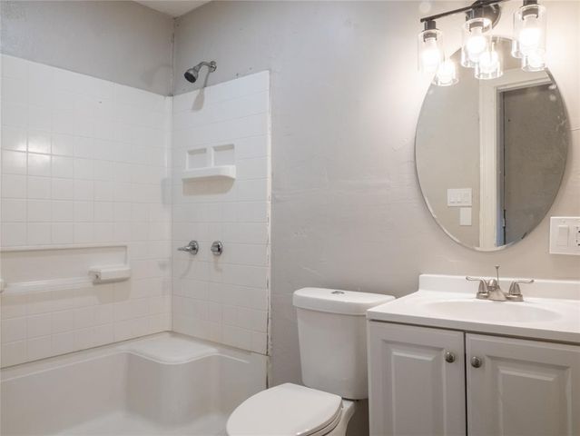 1715 SW E Avenue, Lawton, OK 73501