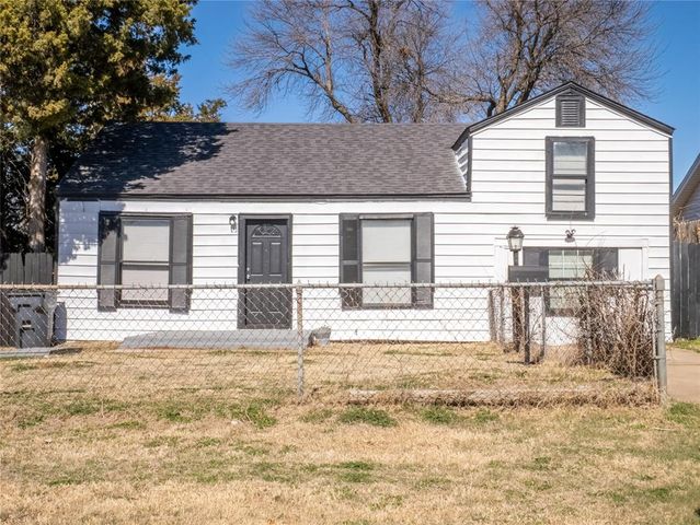1715 SW E Avenue, Lawton, OK 73501