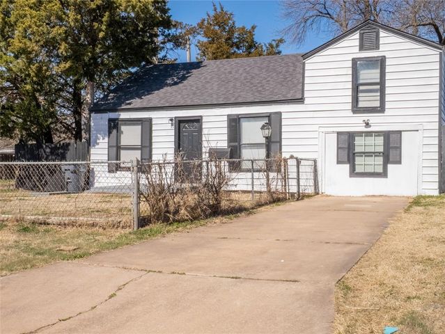 1715 SW E Avenue, Lawton, OK 73501