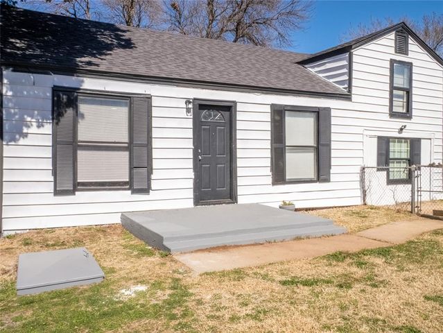 1715 SW E Avenue, Lawton, OK 73501
