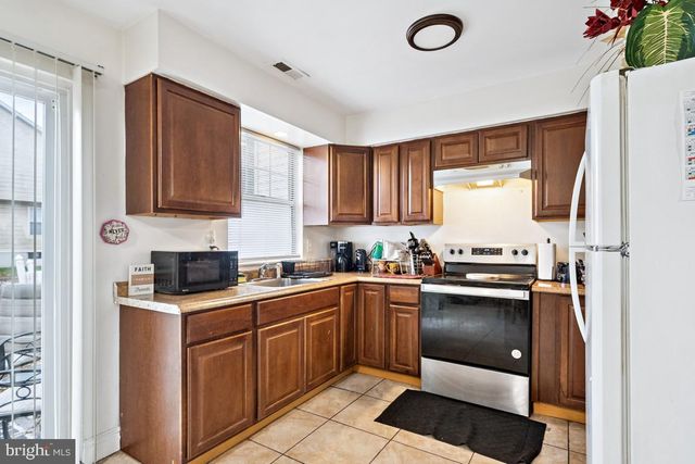 18 E 4TH ST, Burlington, NJ 08016