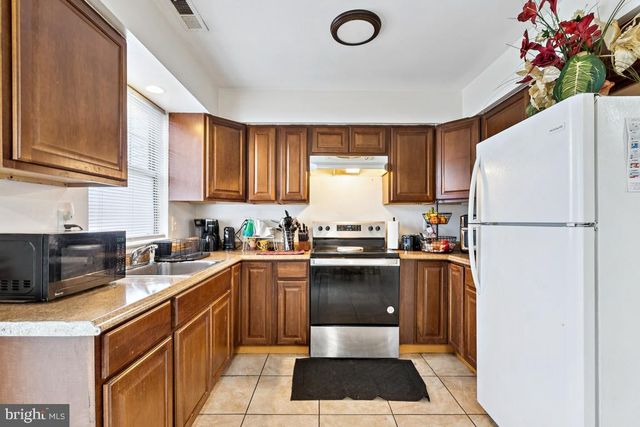 18 E 4TH ST, Burlington, NJ 08016