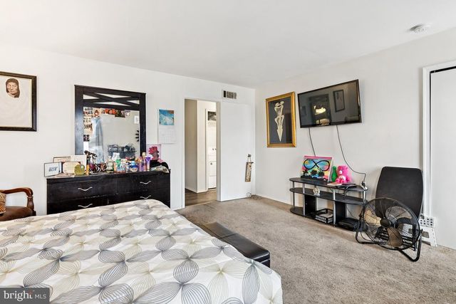 18 E 4TH ST, Burlington, NJ 08016