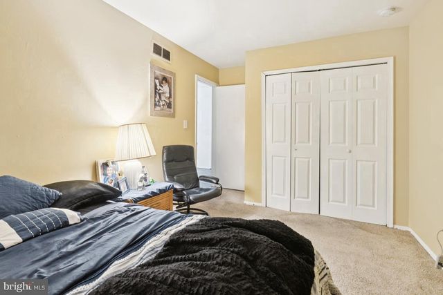 18 E 4TH ST, Burlington, NJ 08016