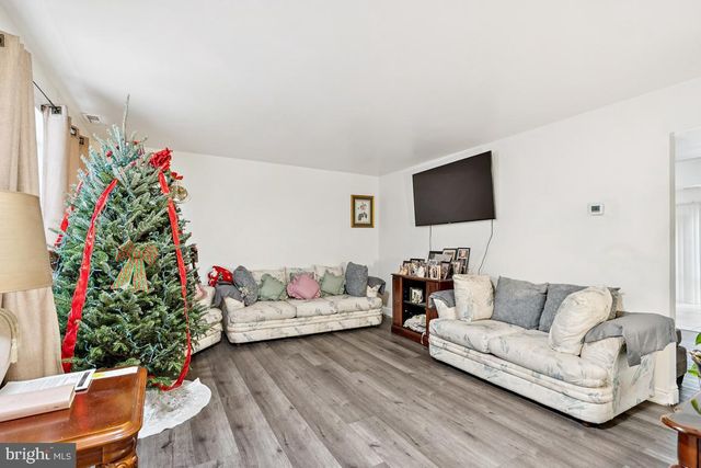 18 E 4TH ST, Burlington, NJ 08016